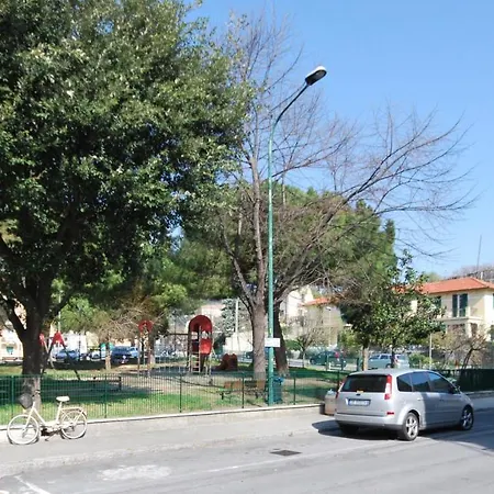 Con Giardino E Posto Auto Per Famiglie *