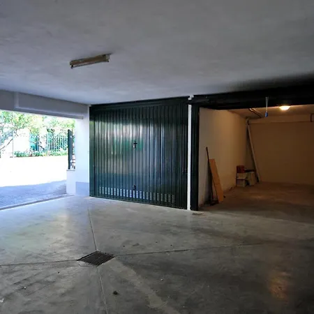 Con Giardino E Posto Auto Per Famiglie