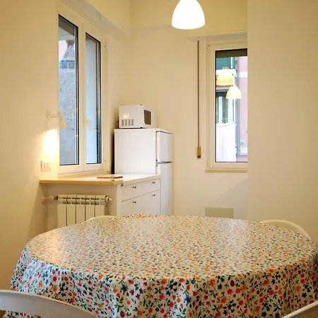 Con Giardino E Posto Auto Per Famiglie