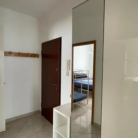 Con Giardino E Posto Auto Per Famiglie アパート