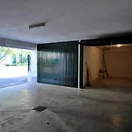 Con Giardino E Posto Auto Per Famiglie