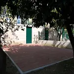 Con Giardino E Posto Auto Per Famiglie דירה