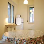 Con Giardino E Posto Auto Per Famiglie
