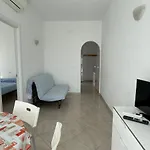 Con Giardino E Posto Auto Per Famiglie דירה *
