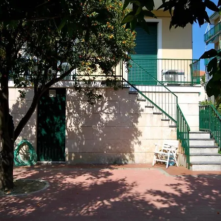 Apartment Con Giardino E Posto Auto Per Famiglie Finale Ligure