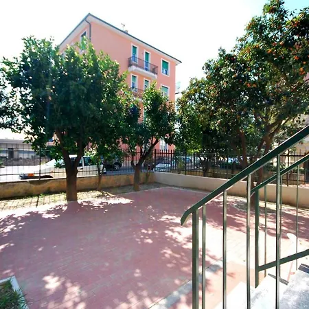 Apartment Con Giardino E Posto Auto Per Famiglie *