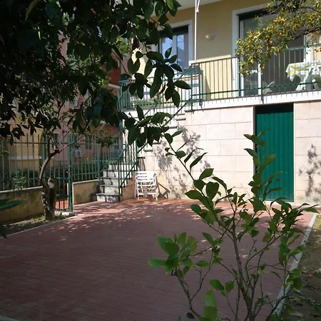 Apartment Con Giardino E Posto Auto Per Famiglie *