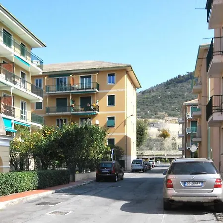 Con Giardino E Posto Auto Per Famiglie * Finale Ligure