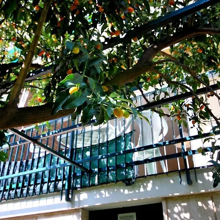 Con Giardino E Posto Auto Per Famiglie Apartmán Finale Ligure