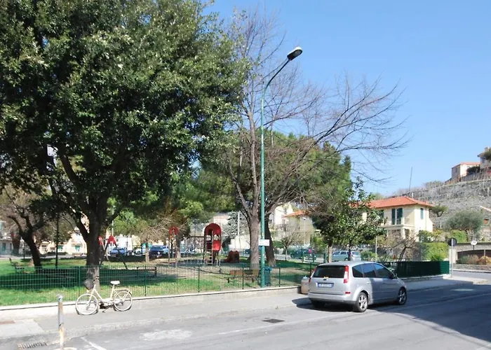 Con Giardino E Posto Auto Per Famiglie *