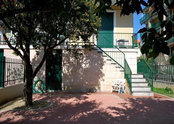 Appartement Con Giardino E Posto Auto Per Famiglie Finale Ligure