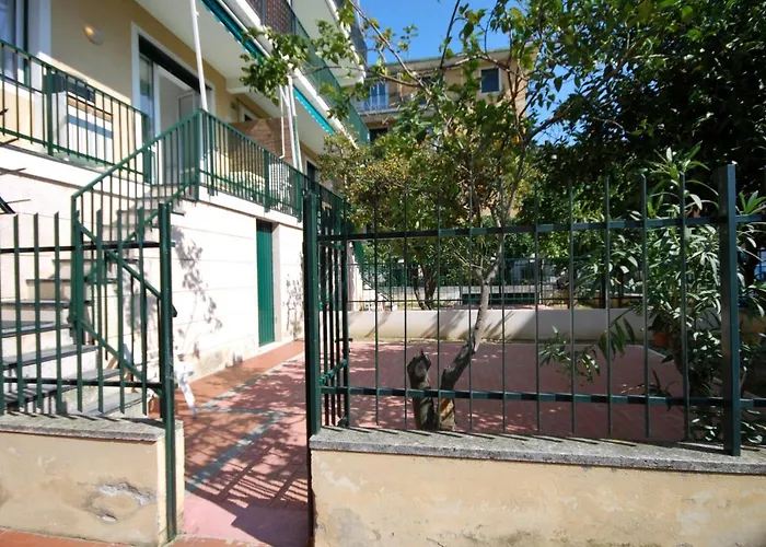 Con Giardino E Posto Auto Per Famiglie Appartement *