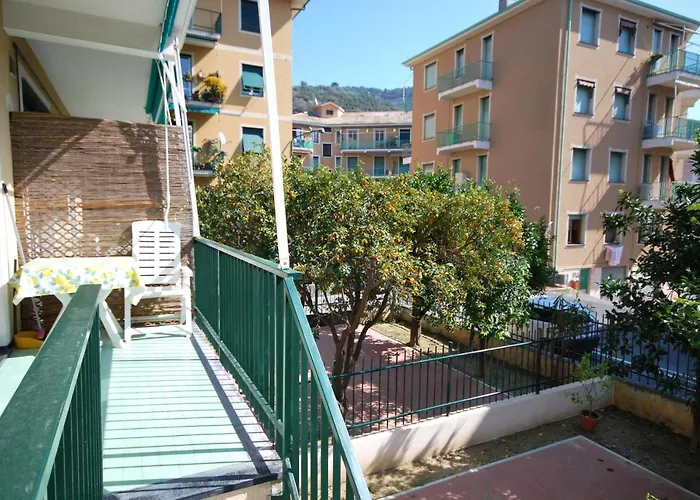 Con Giardino E Posto Auto Per Famiglie Finale Ligure