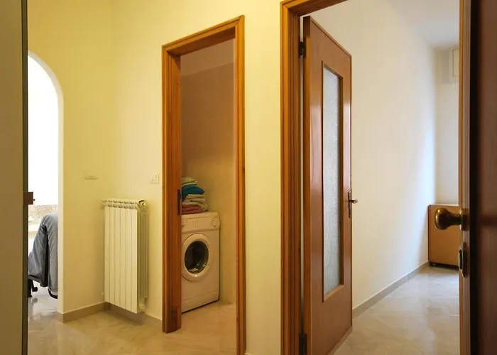 Con Giardino E Posto Auto Per Famiglie Appartement Finale Ligure