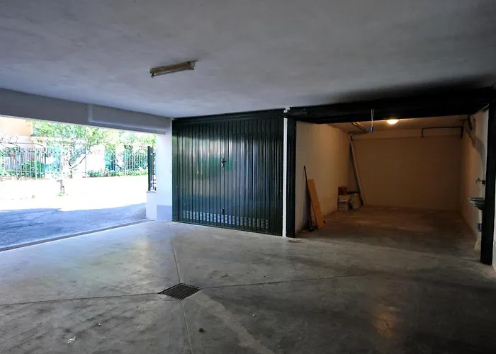 Con Giardino E Posto Auto Per Famiglie