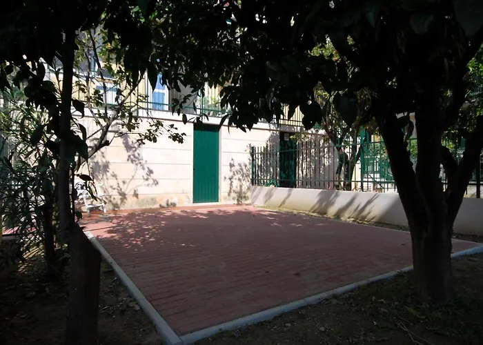 Con Giardino E Posto Auto Per Famiglie Appartement