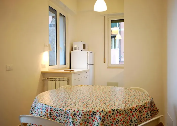 Con Giardino E Posto Auto Per Famiglie