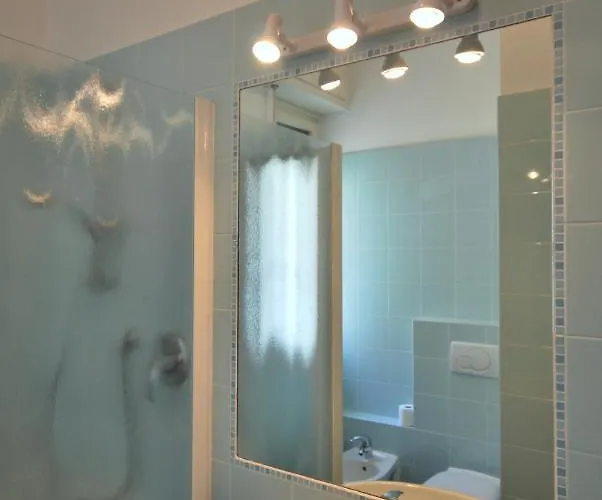 Con Giardino E Posto Auto Per Famiglie Appartement Finale Ligure