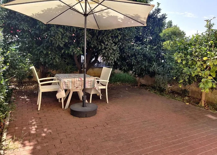 Con Giardino E Posto Auto Per Famiglie Appartement