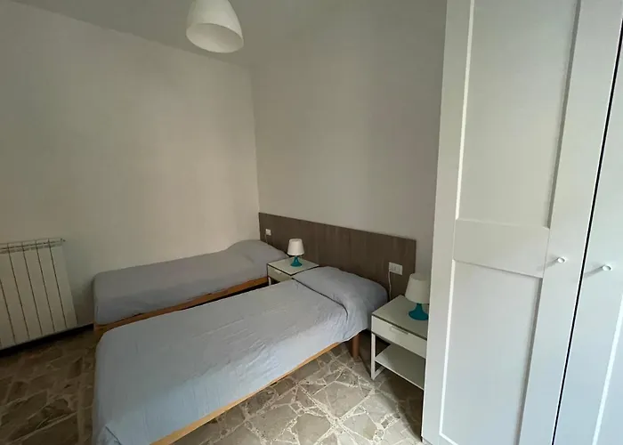 Con Giardino E Posto Auto Per Famiglie Appartement Finale Ligure